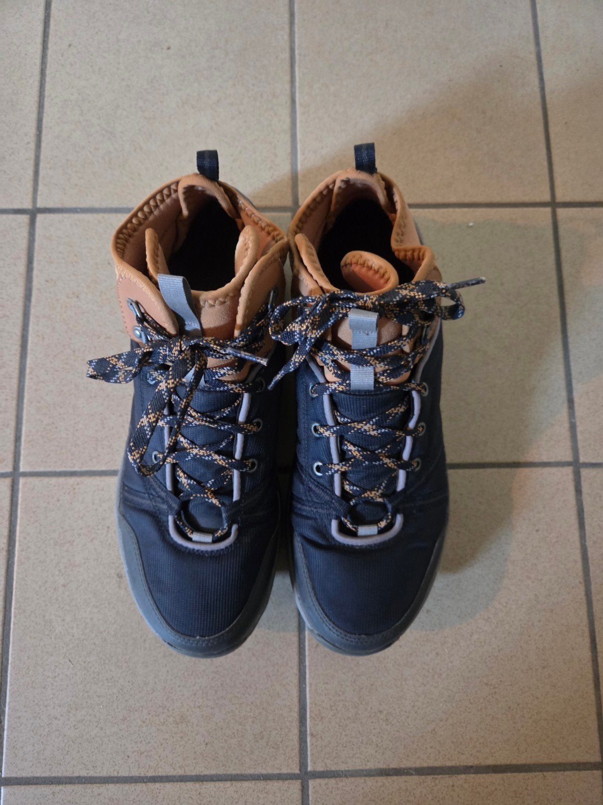 Waterdichte halfhoge wandelschoenen maat 43

Waterdichte, Enlèvement