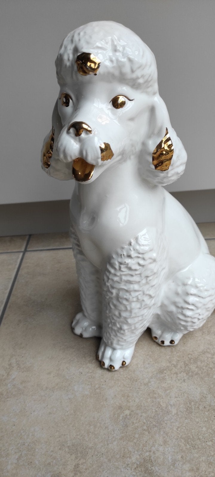 Belle statue de caniche vintage en céramique — blanche avec, Enlèvement ou Envoi