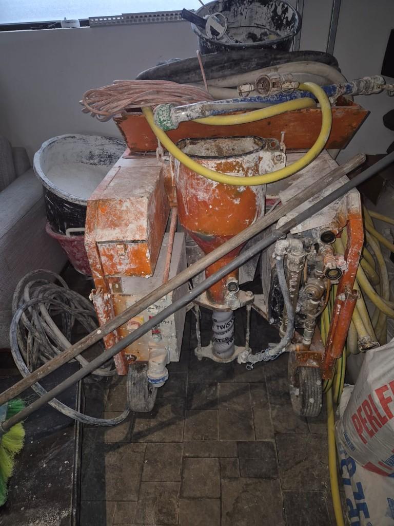 PFT G4 Spuitmachine met 15 meter darm en toebehoren, Ophalen