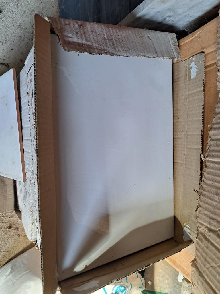 Carrelage blanc 23.7x35 avec frise pour +/-6m², Bricolage & Construction, Carrelage mural, 20 à 40 cm, Comme neuf, Céramique