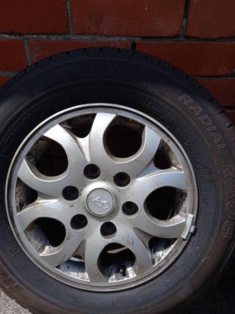 Hyundai banden 4x, Auto-onderdelen, Banden en Velgen, Ophalen, Winterbanden, Band(en)