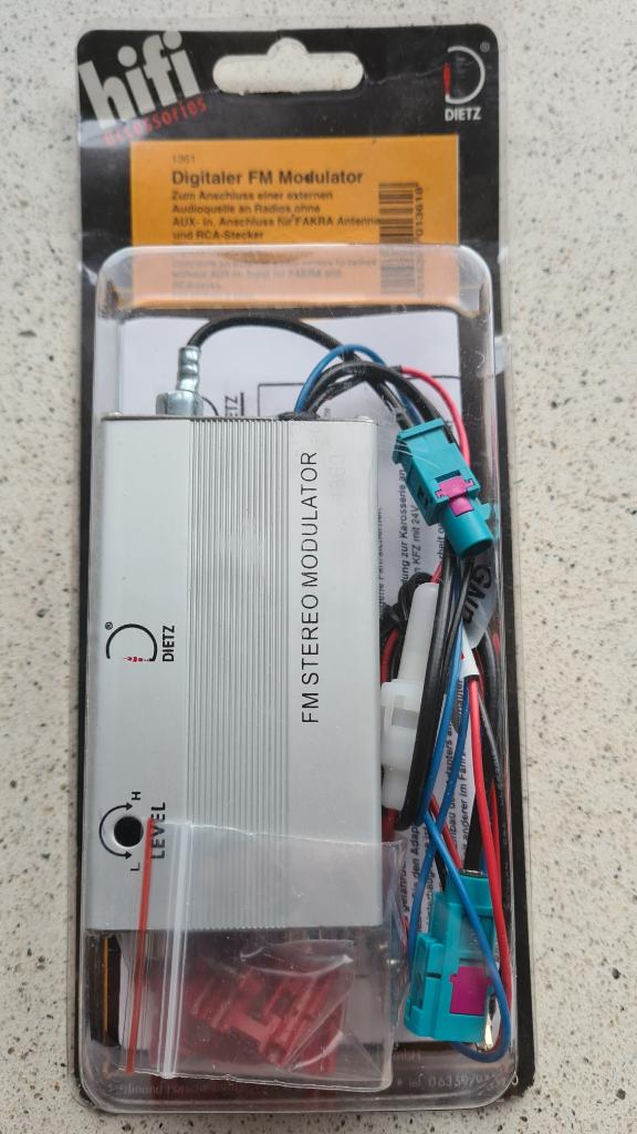 Digitaler FM Modulator - Modulateur FM stéréo de voiture, Enlèvement ou Envoi, Neuf