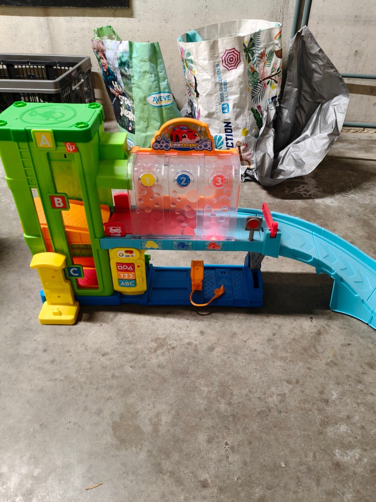 Speelgoedgarage en carwash fisher price, Enfants & Bébés, Jouets | Circuits, Enlèvement, Comme neuf
