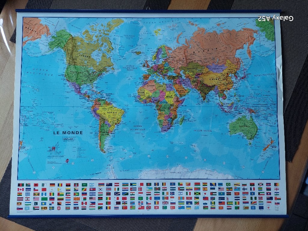 carte du monde politique plastifiée avec drapeaux, 70 cm, Meerkleurig, Ophalen of Verzenden, Zo goed als nieuw