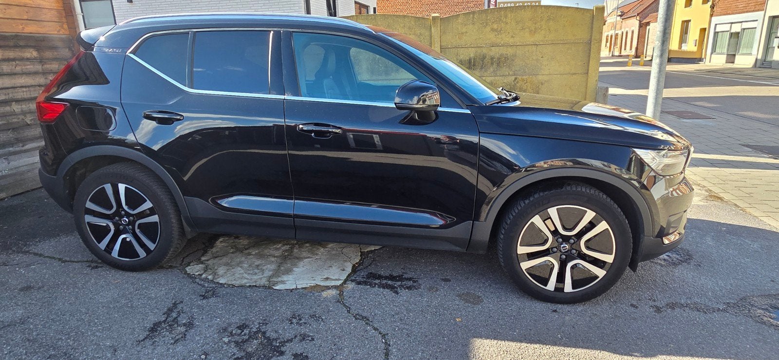 Volvo CX40 1.5 T5 PHEV Recharge Pro, Auto's, Automaat, Dealer onderhouden, Zwart, Leder