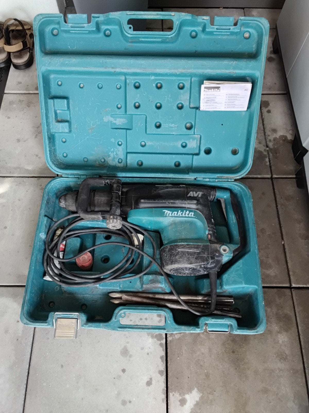 Makita booren en schieter zware uitvoering, Ophalen