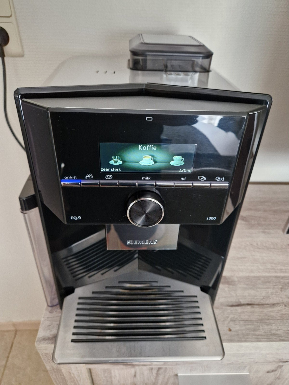 Volautomatische espressomachine Siemens EQ9 S300, Elektronische apparatuur, Ophalen