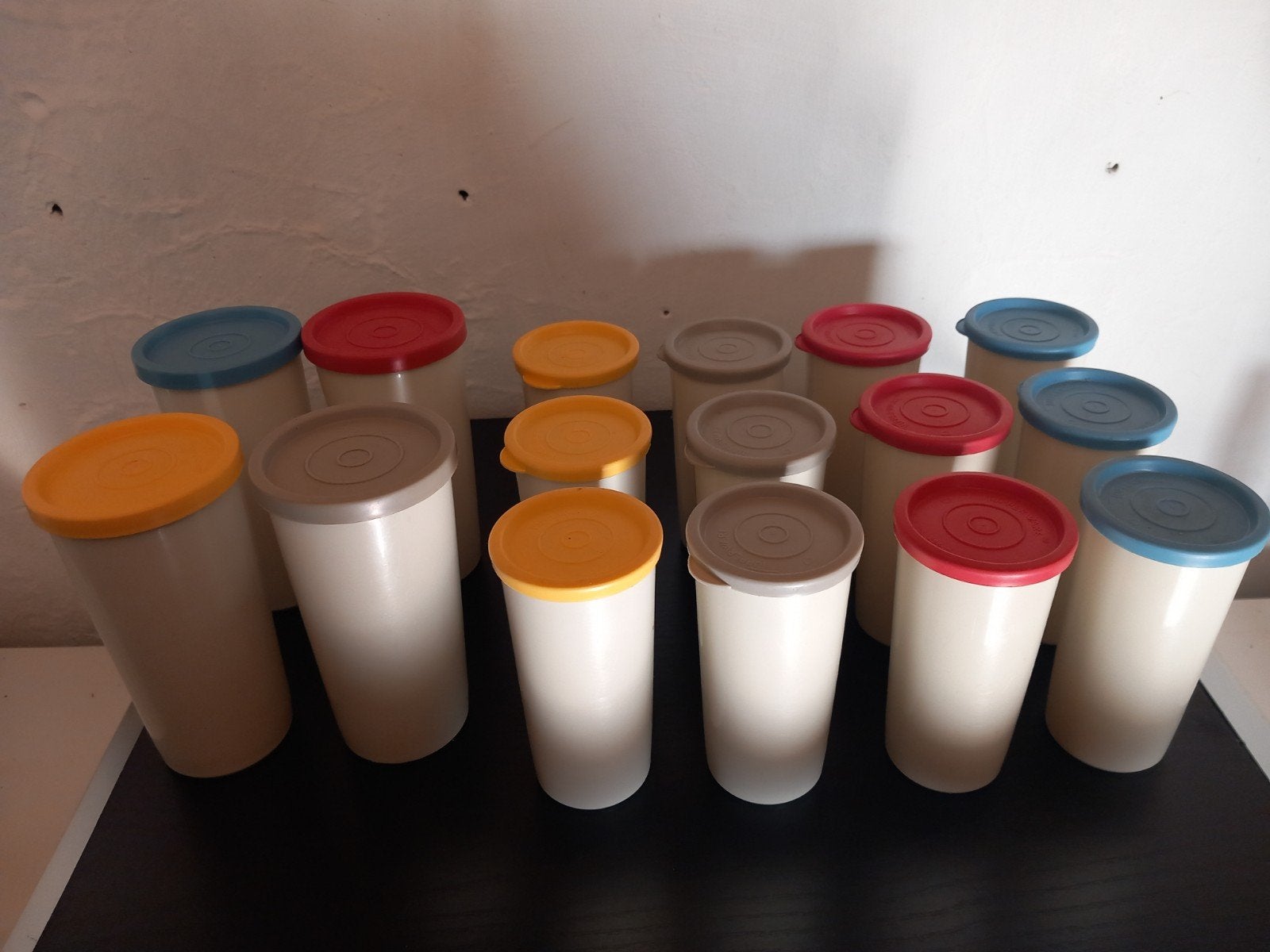 16 Tupperware potjes., Ophalen