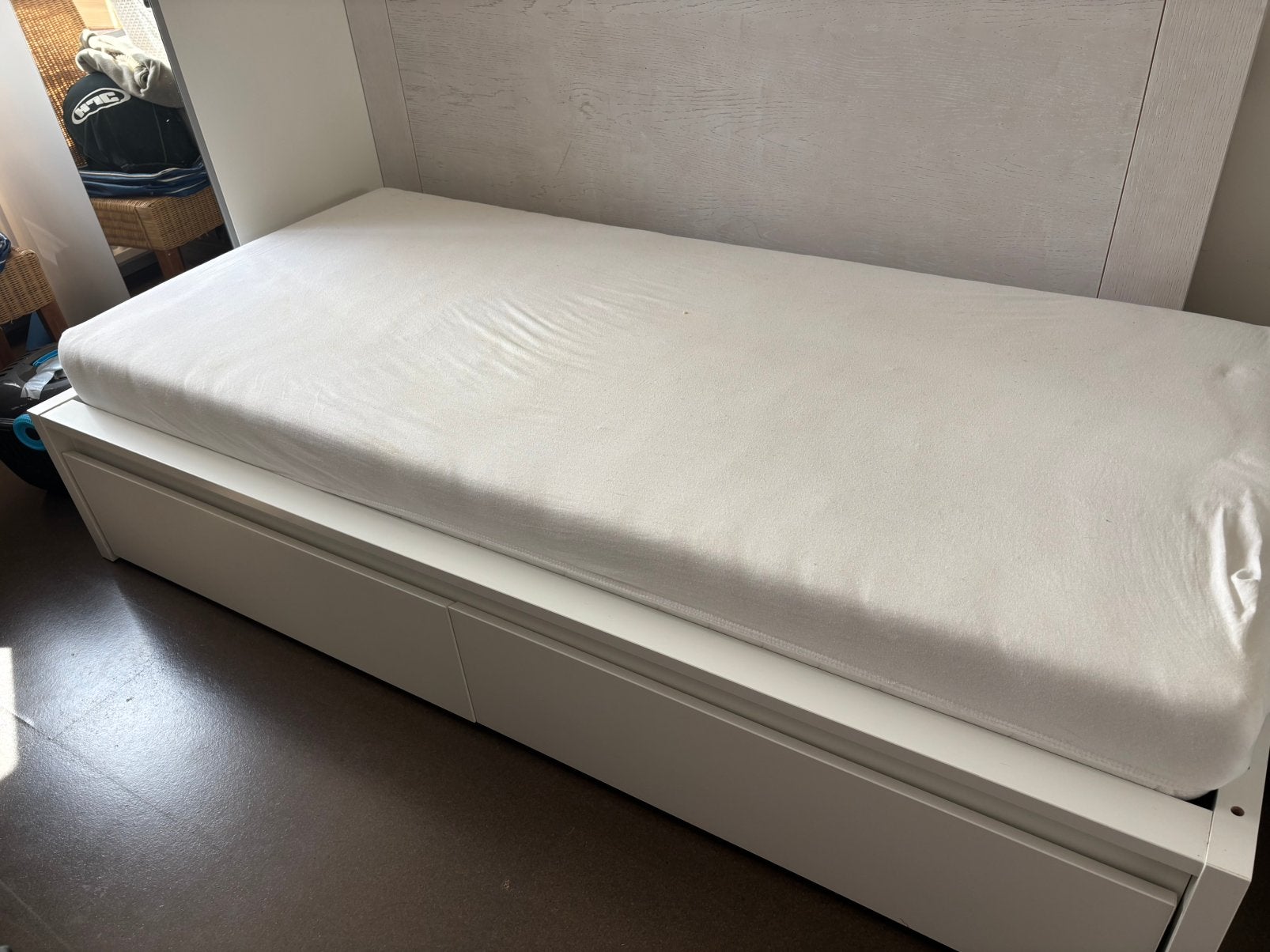 Bed 1-persoons met 2 laden en een zo goed als nieuwe matras, 90 cm, Une personne, Enlèvement, Utilisé