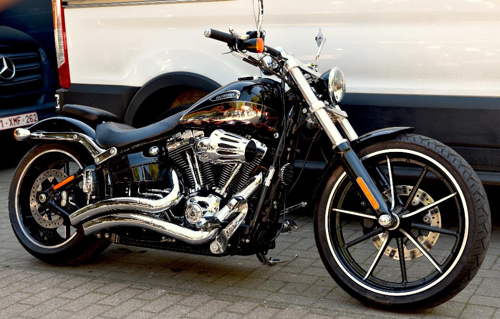 HARLEY DAVIDSON BREAKOUT ***MOTOVERTE.BE***, Motos, Motos | Harley-Davidson, Entreprise, Occasion, Chopper, 2 cylindres