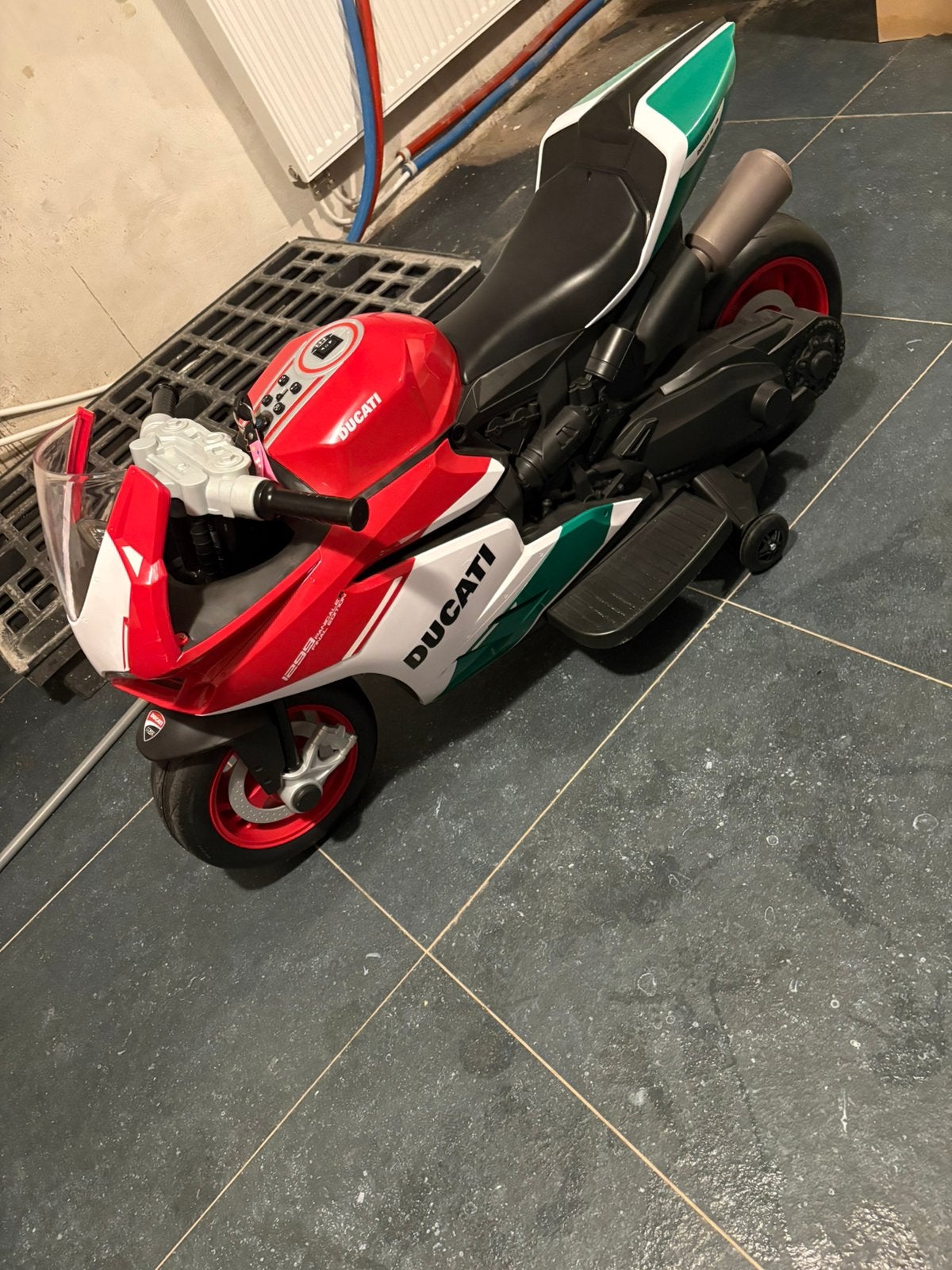 Ducati elektrische kindermotor – zo goed als nieuw, Fietsen en Brommers, Steps, Ophalen, Zo goed als nieuw