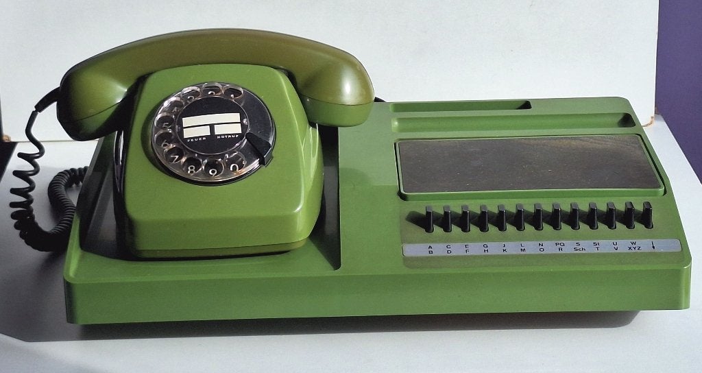 Ancien téléphone vintage allemand vert FeTap avec support, Enlèvement ou Envoi, Maison et Meubles