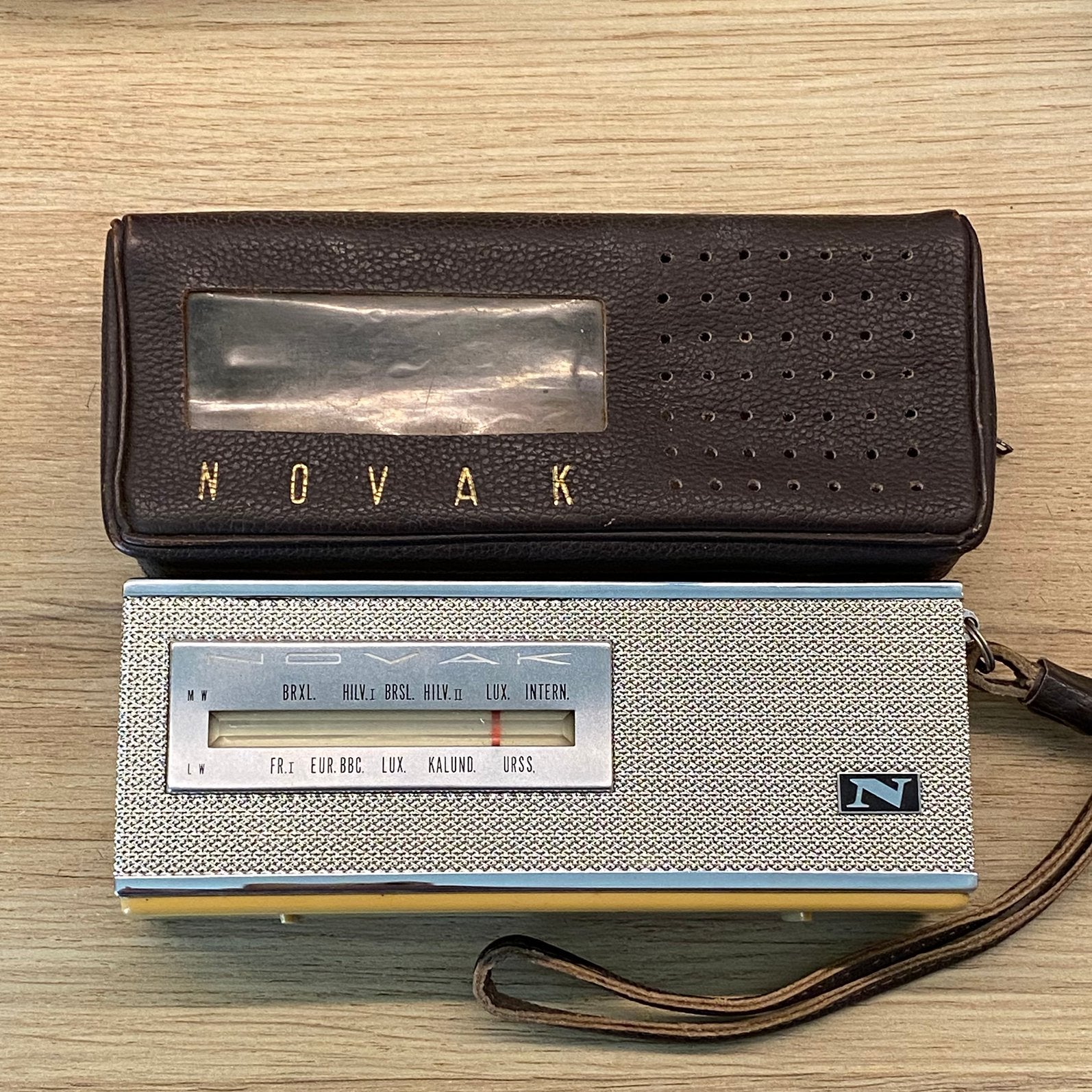 Radio Novak, 2-bands model 694, Ophalen of Verzenden, Zo goed als nieuw, Radio