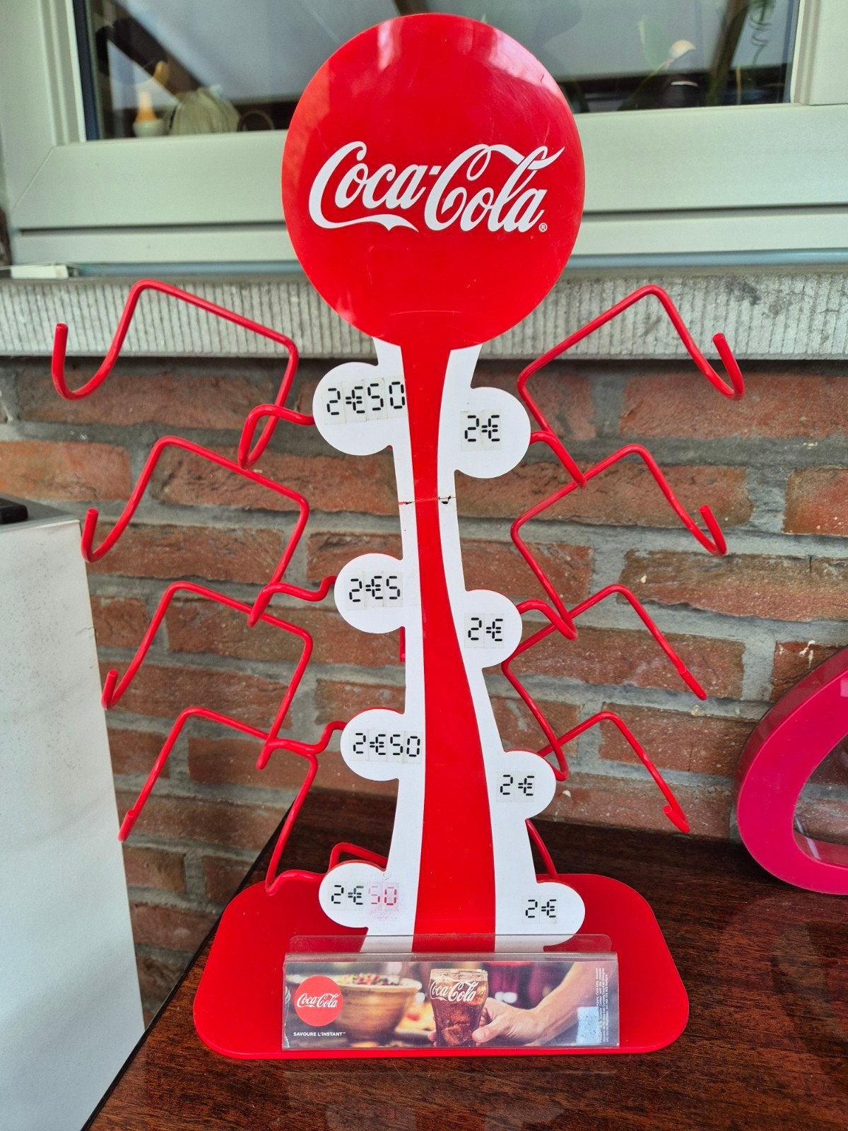 Presentoir Coca-Cola, Enlèvement