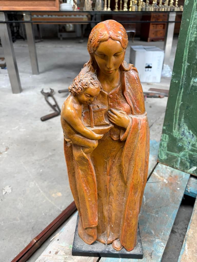 Terracotta beeld getekend, Enlèvement
