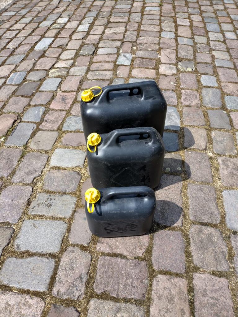 Jerrycans diverse maten, Ophalen