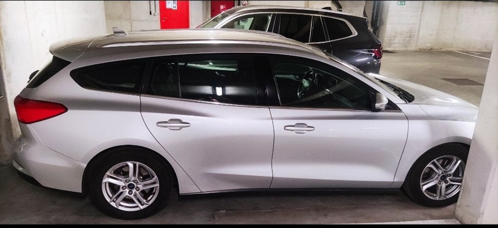 Ford focus break 2l diesel automatique.186526 Km, Autos, Focus, Argent ou Gris, Achat, Entretenue par le concessionnaire