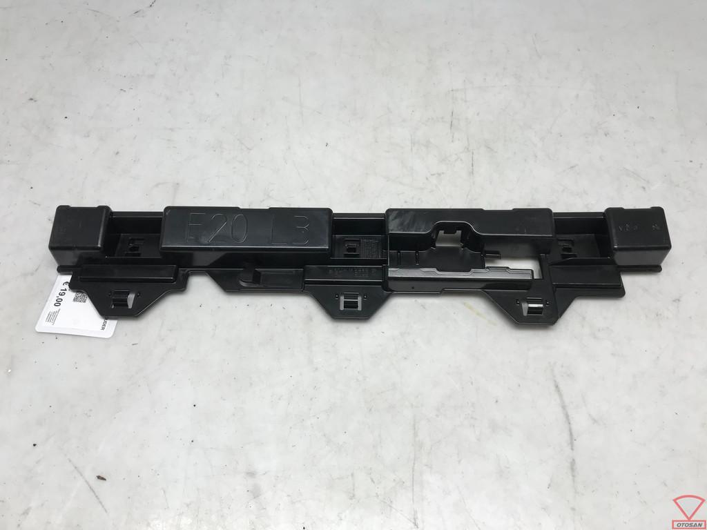 BMW 1 Serie F20 LCI M Side Skirt Houder Links 51777240915, Auto-onderdelen, Petuelring 130
80788  Munich, DE, Gebruikt, Info@bmw.de