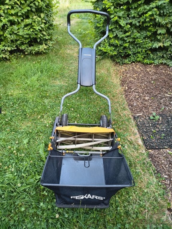 Fiskars staysharp max kooimaaier, Jardin & Terrasse, Tondeuses à gazon, Fiskars, Tondeuses à gazon manuelles, 40 à 49 cm, Bac de ramassage