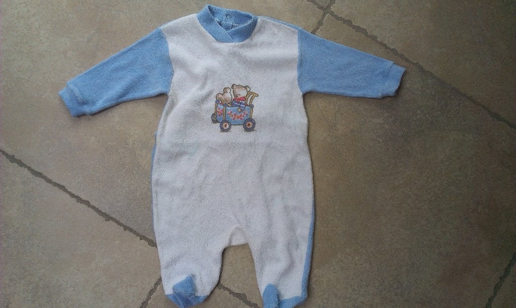 1 euro koopjes ! pyjama mt 62, Kinderen en Baby's, Babykleding | Maat 62, Nacht- of Onderkleding, Gebruikt, Jongetje of Meisje