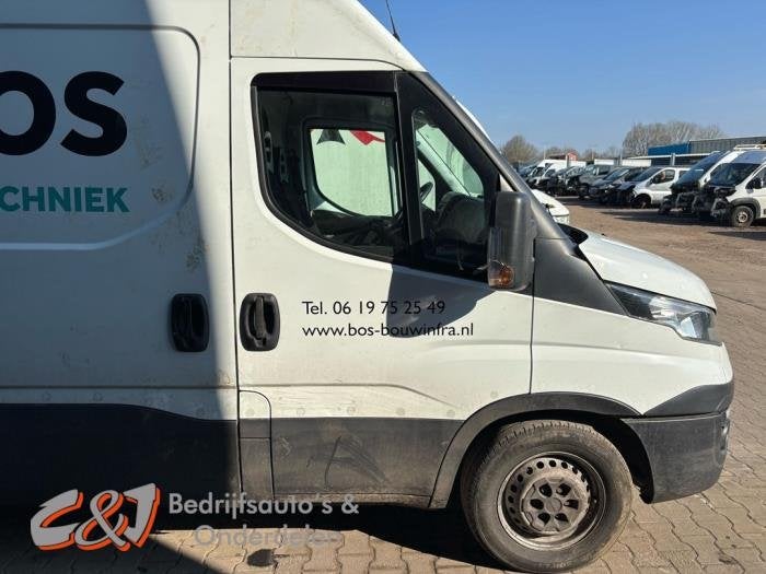 Portière 2portes droite d'un Iveco New Daily (XXXXXXXX), -, 3 mois de garantie, Utilisé, Porte