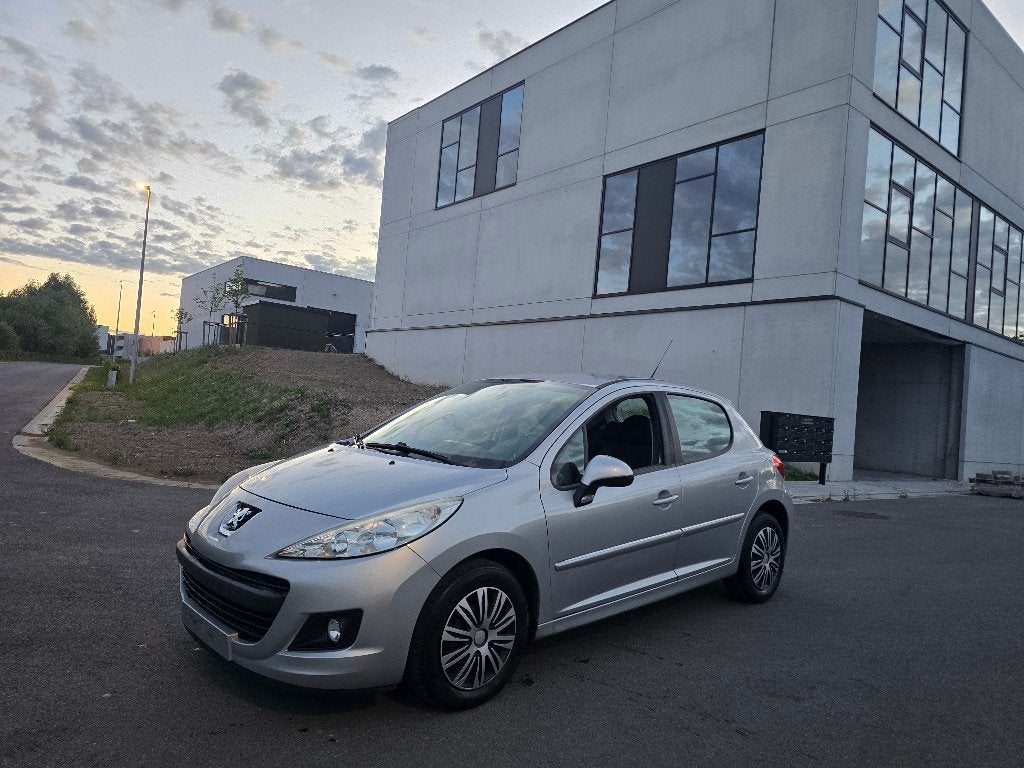 Peugeot 207 + 1.4i - 68 000km - 11/2013 - 1ste Eigenaar, Auto's, Voorwielaandrijving, Stof, 1360 cc, Zwart