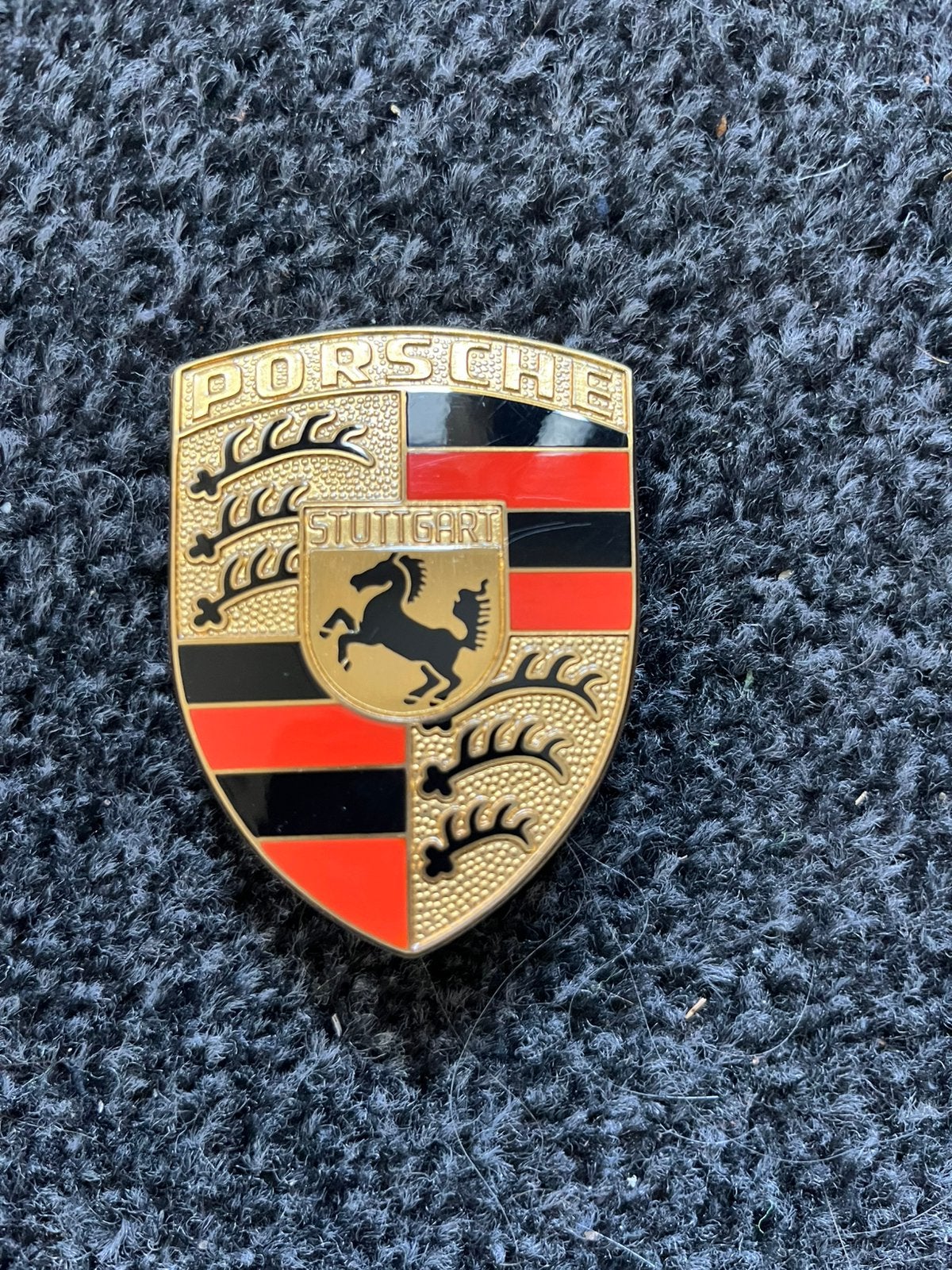 Porsche embleem 911 914, Verzamelen, Speldjes, Pins en Buttons, Zo goed als nieuw, Ophalen
