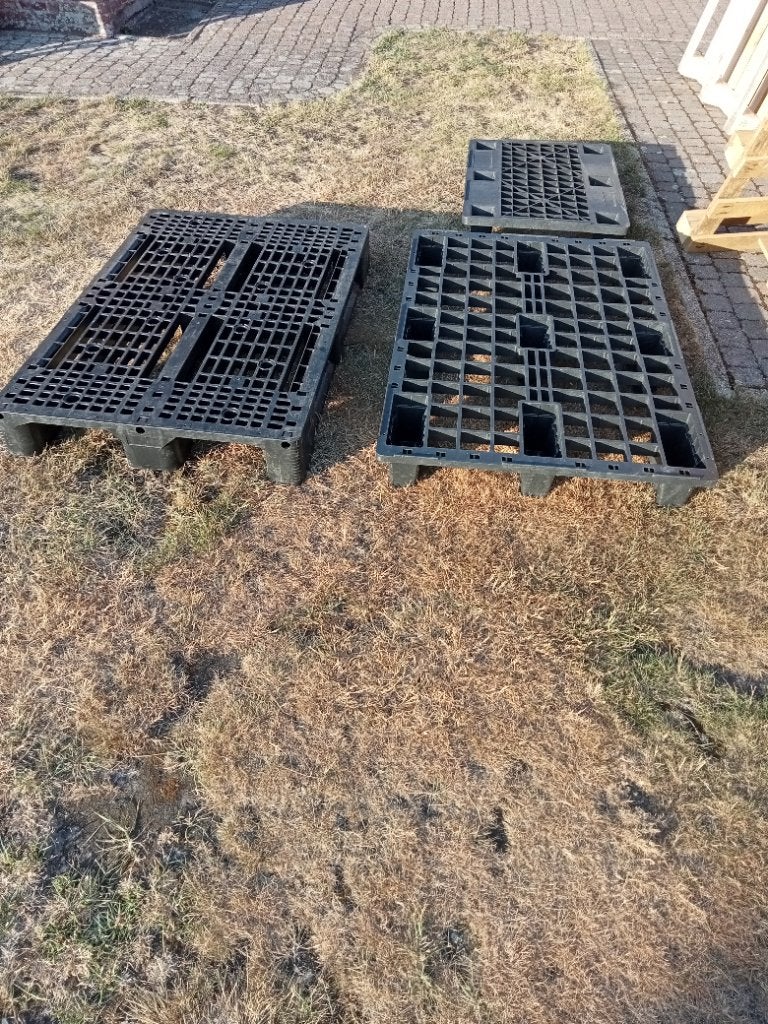 Plastieken palletten, Ophalen, Zo goed als nieuw