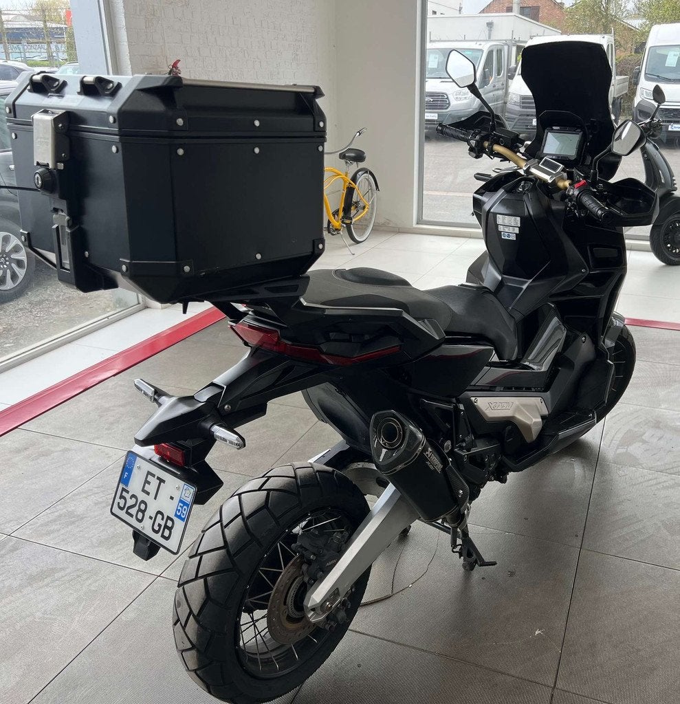 Honda X-ADV AKRAPOVIC 8.579KMS GAR 12M (bj 2018), Motoren, Scooter, 745 cc, Bedrijf, Meer dan 35 kW