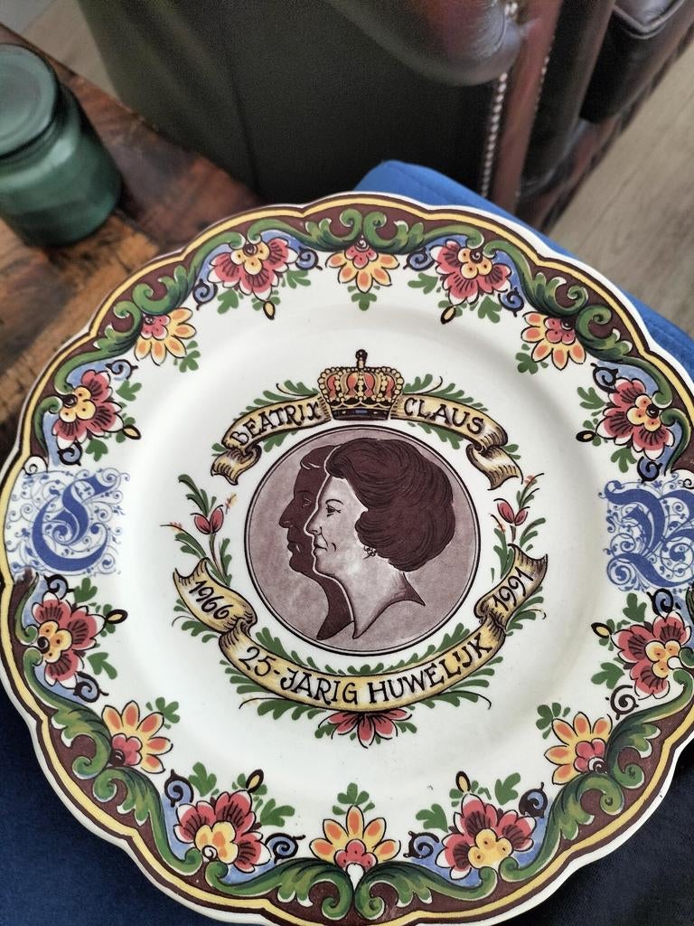 Assiette de la reine Beatrix et du prince Claus pour un mari, Collections, Maisons royales & Noblesse, Envoi