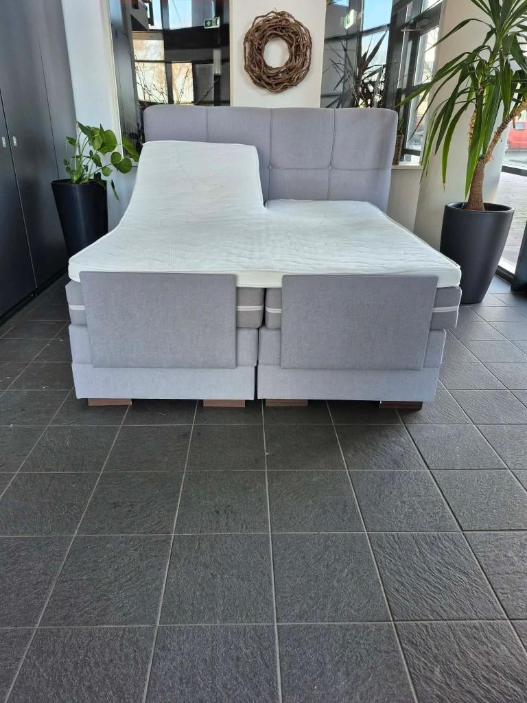 Bezorging is mogelijk 160x200 zgan elektrisch boxspring bed, Huis en Inrichting, Slaapkamer | Boxsprings, Zo goed als nieuw, 160 cm