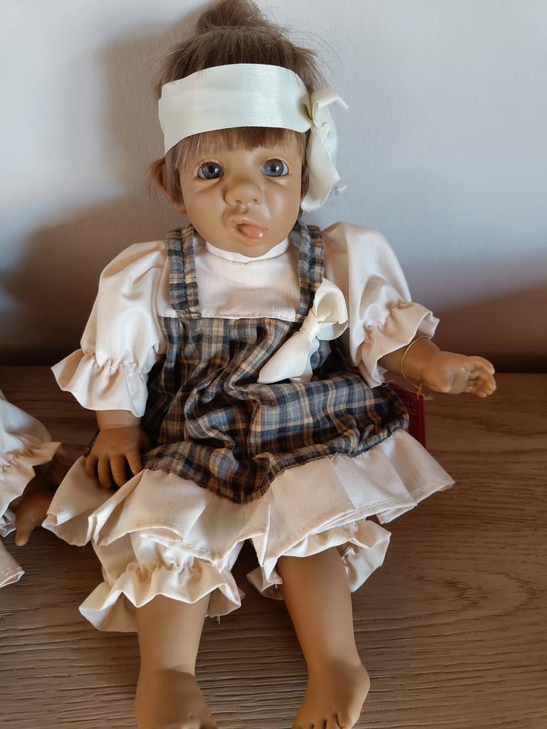Poupées décoratives dans de beaux vêtements. Boîtes original, Enlèvement