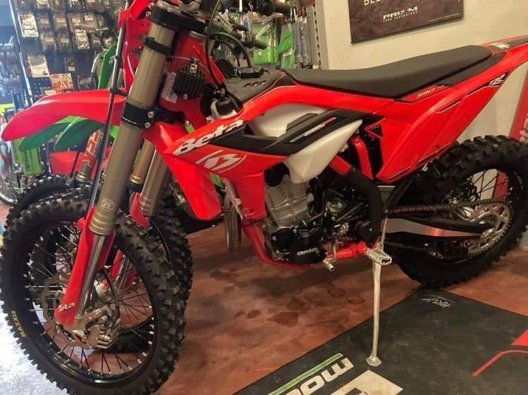 Beta 390 cc, Motos, Enlèvement