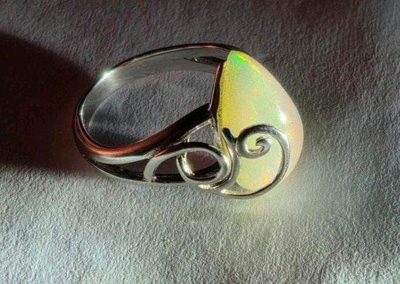 Bague en argent massif avec grande opzle naturelle, Neuf, Enlèvement, Argent, Argent