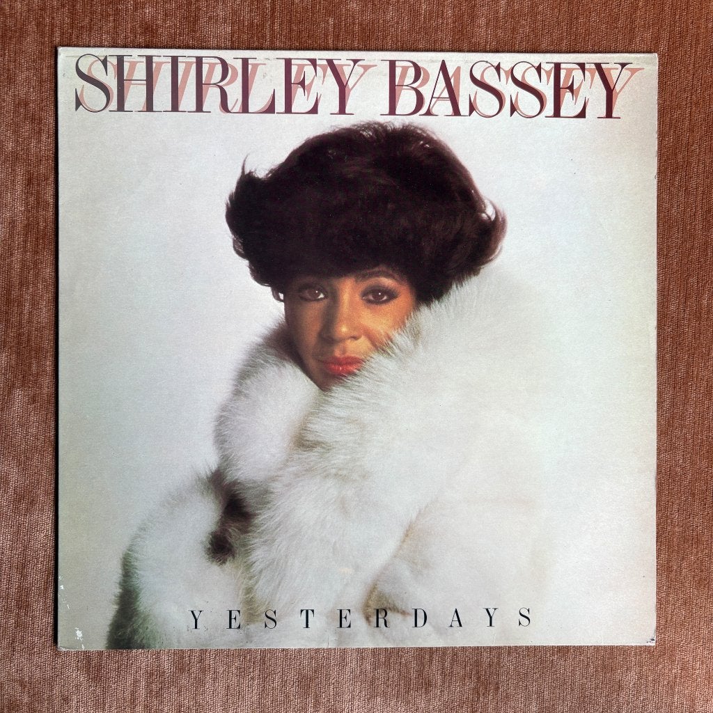 Shirley Bassey, Yesterdays, Cd's en Dvd's, Vinyl | Jazz en Blues, Ophalen, LP, Zo goed als nieuw, Beschermende buitenhoes