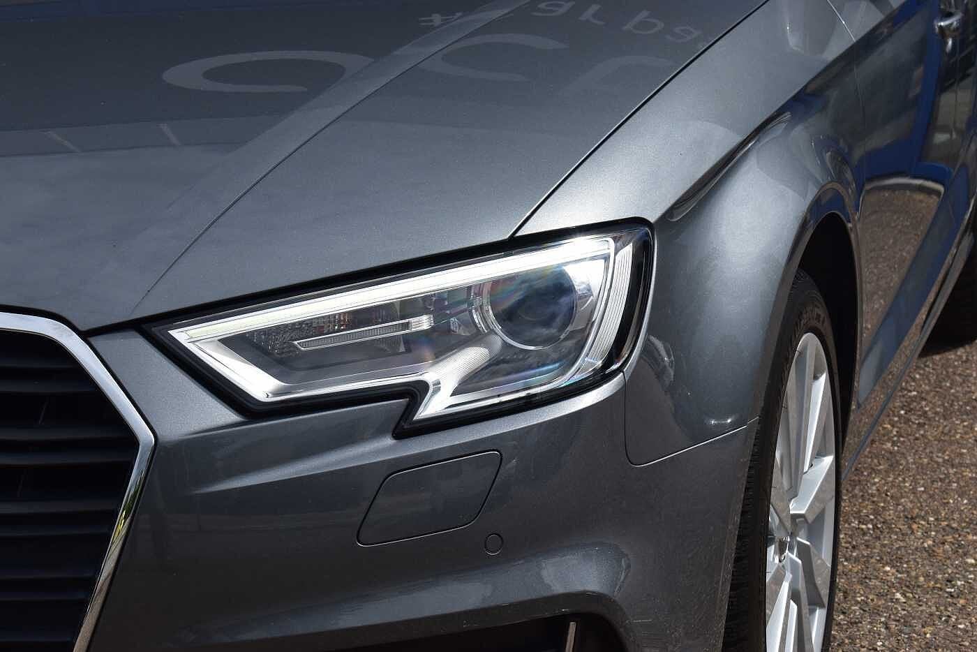 Audi A3 Sedan TFSI S tronic Xenon Navi Camera (automatique), Autos, Argent ou Gris, Achat, 1280 kg, Entreprise