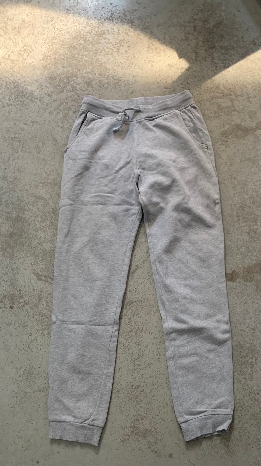 GUESS joggingbroek / sweatpants, Ophalen, Zo goed als nieuw, Maat 46 (S) of kleiner, Grijs