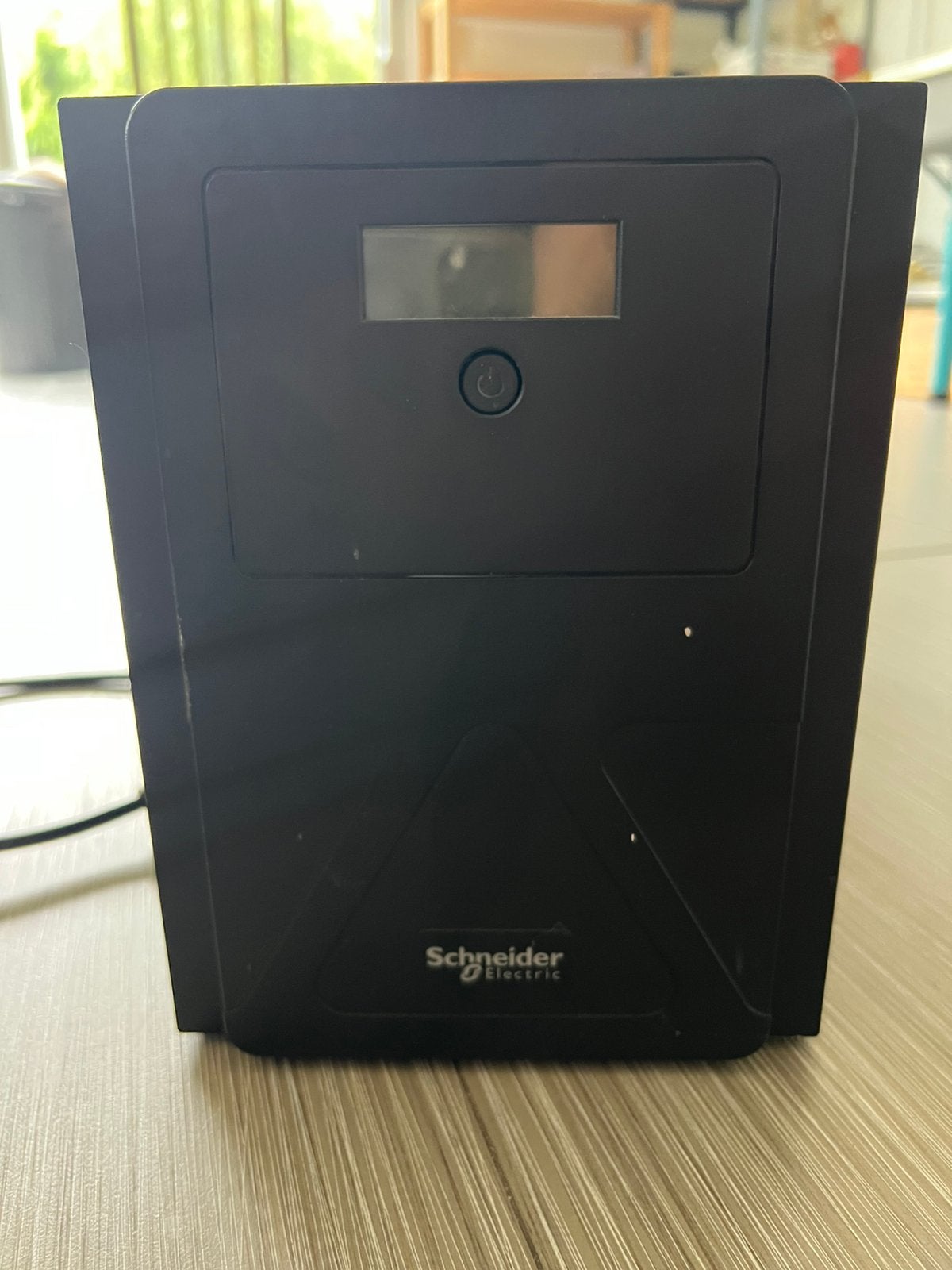 APC / schneider electric Easy UPS 2kVA - werkt niet, Informatique & Logiciels, Alimentations de secours (UPS), Enlèvement, Ne fonctionne pas