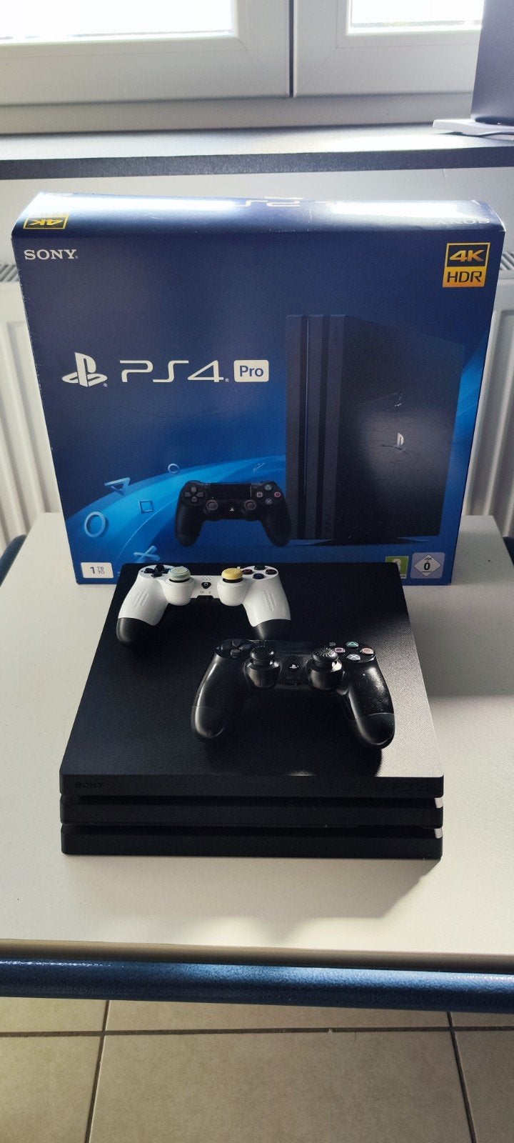 PlayStation 4 Pro, Ophalen, 1 TB, Met 2 controllers, Pro