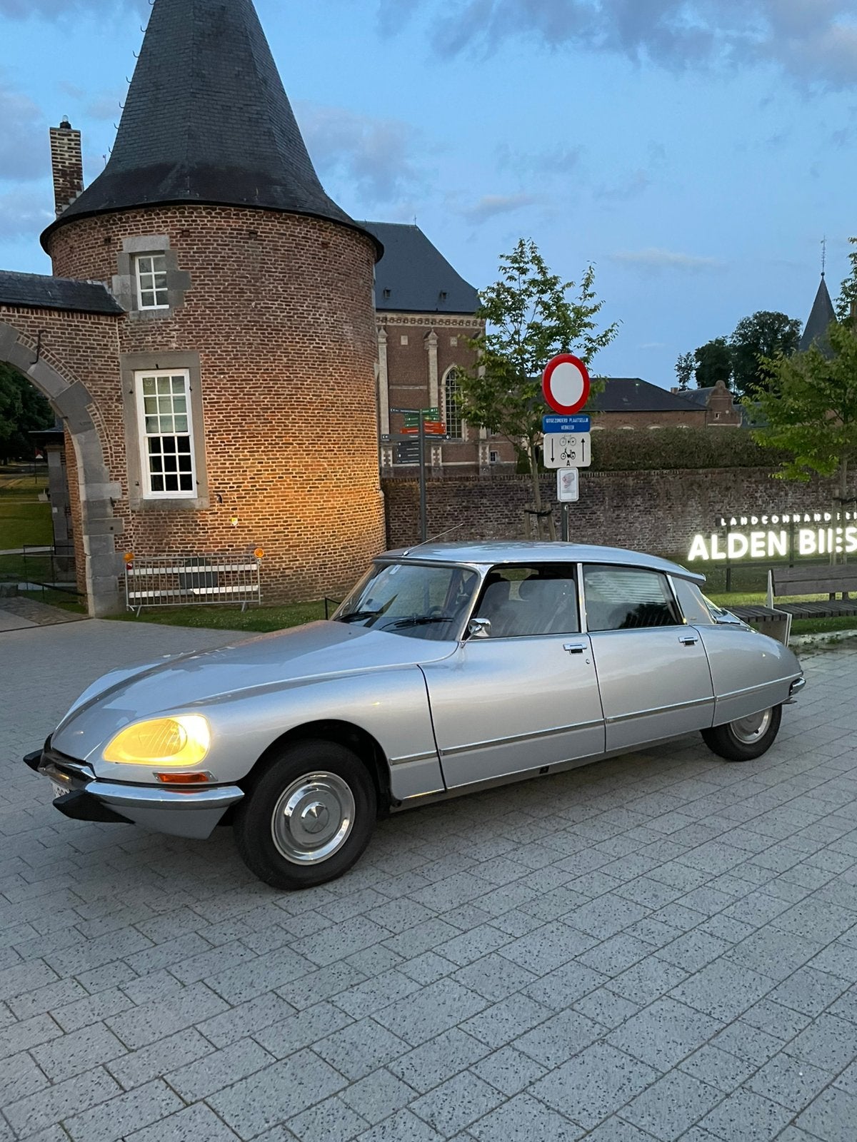 Citroën DS 2300 injection  Pallas, Autos, Citroën, Particulier, DS, Vitres électriques, Intérieur cuir, Essence, Berline, 4 portes