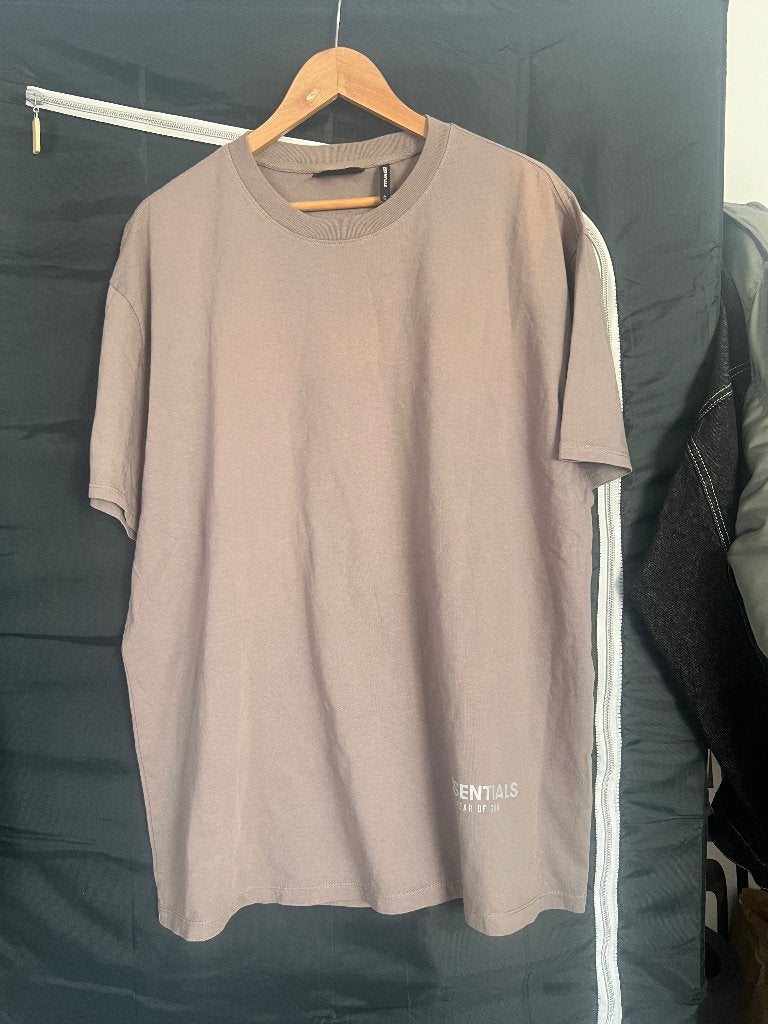 T-shirt essentials brun claire taille M, Vêtements | Hommes, T-shirts, Enlèvement ou Envoi, Comme neuf, Taille 48/50 (M), Essentials
