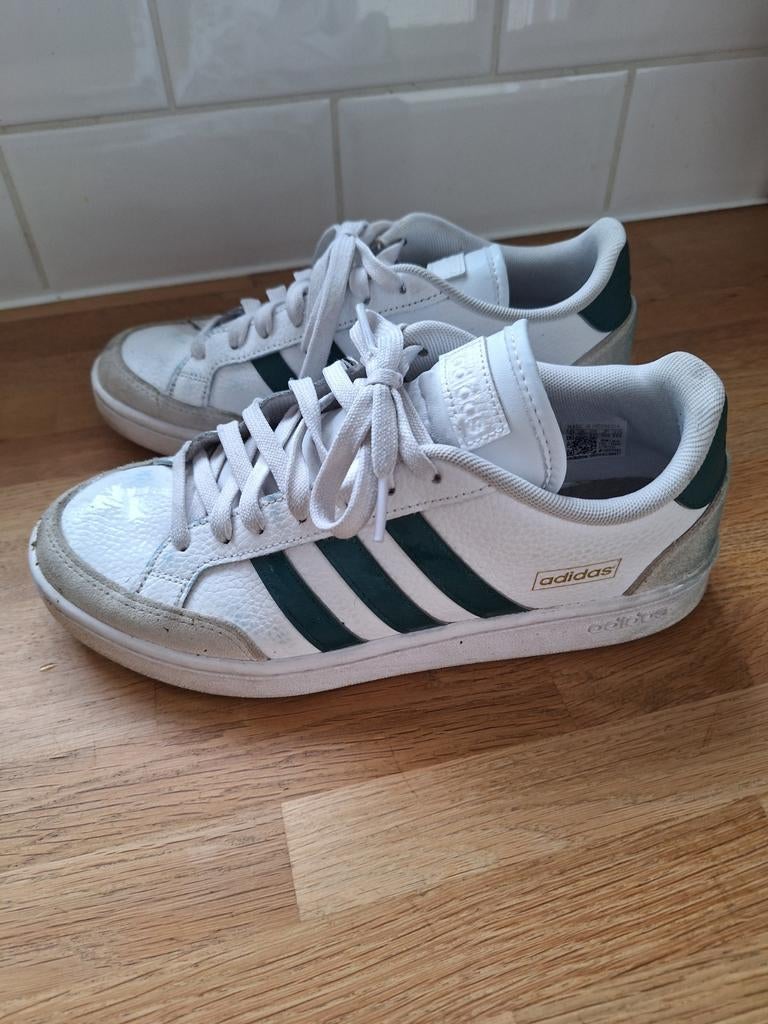Adidas, Enlèvement