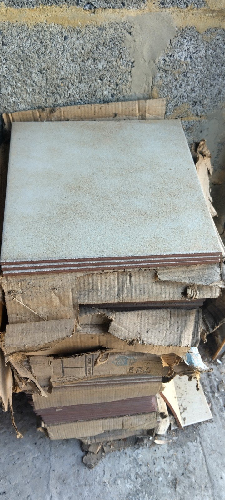 Een 108 tegels 31x31x 8mm  is  10,38 m2 '' GRATIS '', Doe-het-zelf en Bouw, Ophalen, Nieuw, Vloertegels