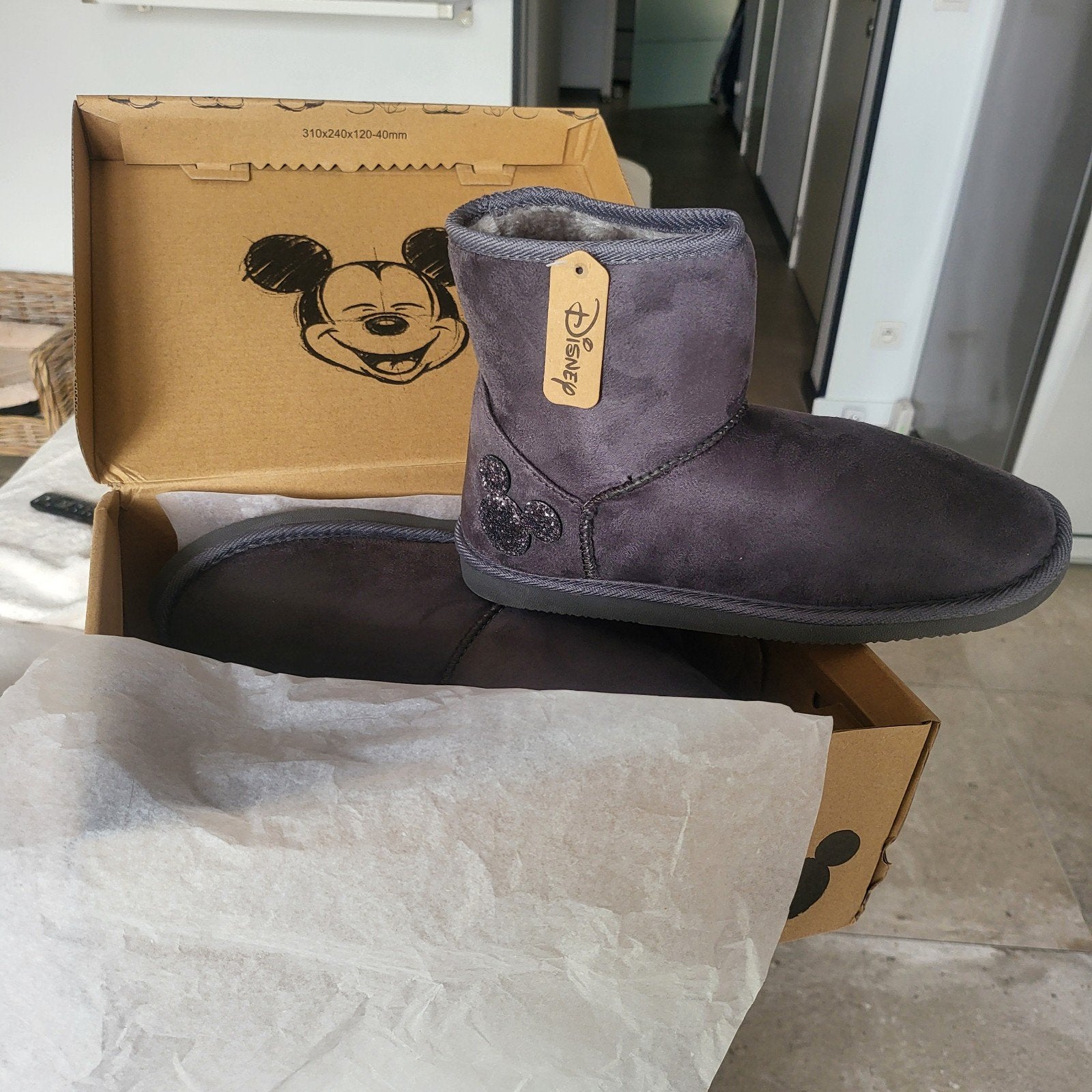 Chaussons Disney taille 39., Neuf, Enlèvement ou Envoi, Pantoufles, Disney