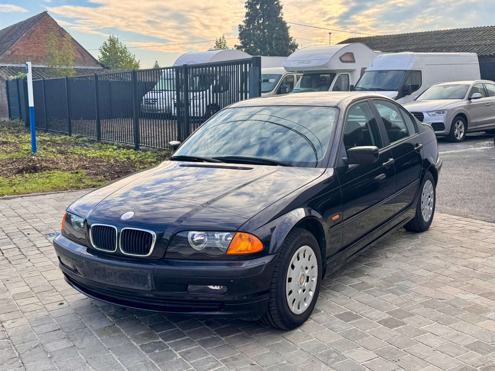 BMW 316 i type 46 157000 km, Auto's, Zwart, Zwart, Bedrijf, Handgeschakeld