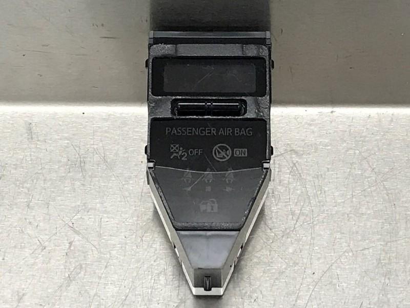 DIVERS Toyota Auris Touring Sports (E18) (|8391002200|), Utilisé, Toyota