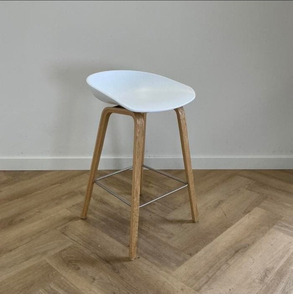 Hay about barkruk wit 75cm hoog, Met voetsteun, 60 tot 90 cm, Zo goed als nieuw, 3 krukken