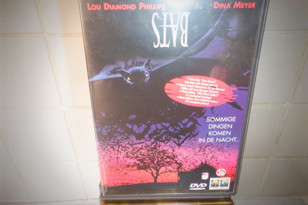 DVD Bats.(lou Diamond Phillips & Dina Meyer), Cd's en Dvd's, Dvd's | Horror, Vanaf 16 jaar, Monsters, Ophalen of Verzenden, Zo goed als nieuw