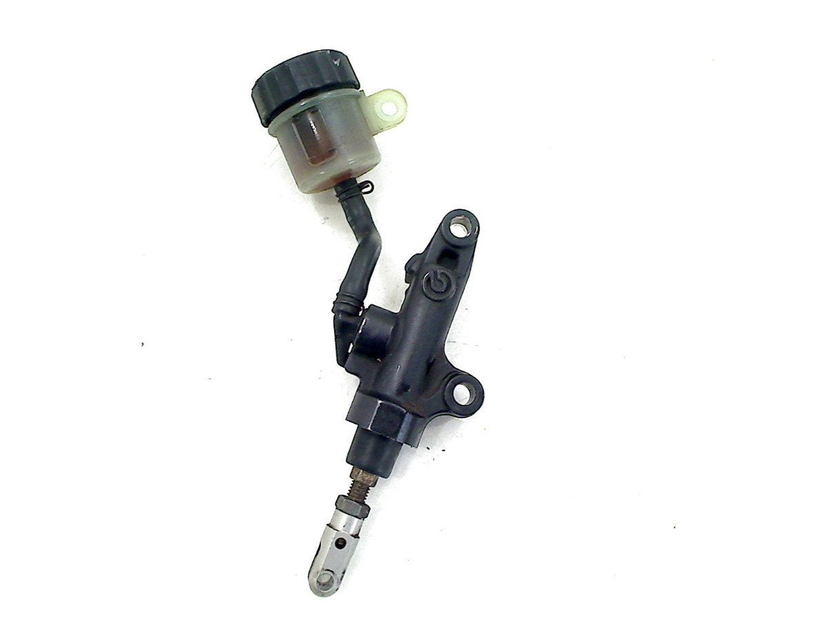 REMPOMP ACHTER Yamaha YZF R1 2004-2006 (YZF-R1 5VY), Motoren, Yamaha Motor Europe N.V., Gebruikt, Customersupport@yamaha-motor.co.uk