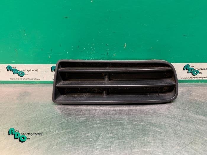 Pare-chocs grille d'un Volkswagen Golf (Golf 97-), Volkswagen, -, 3 mois de garantie, Utilisé